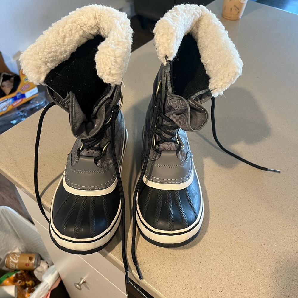 Sorel woman’s snow boots size 6.5